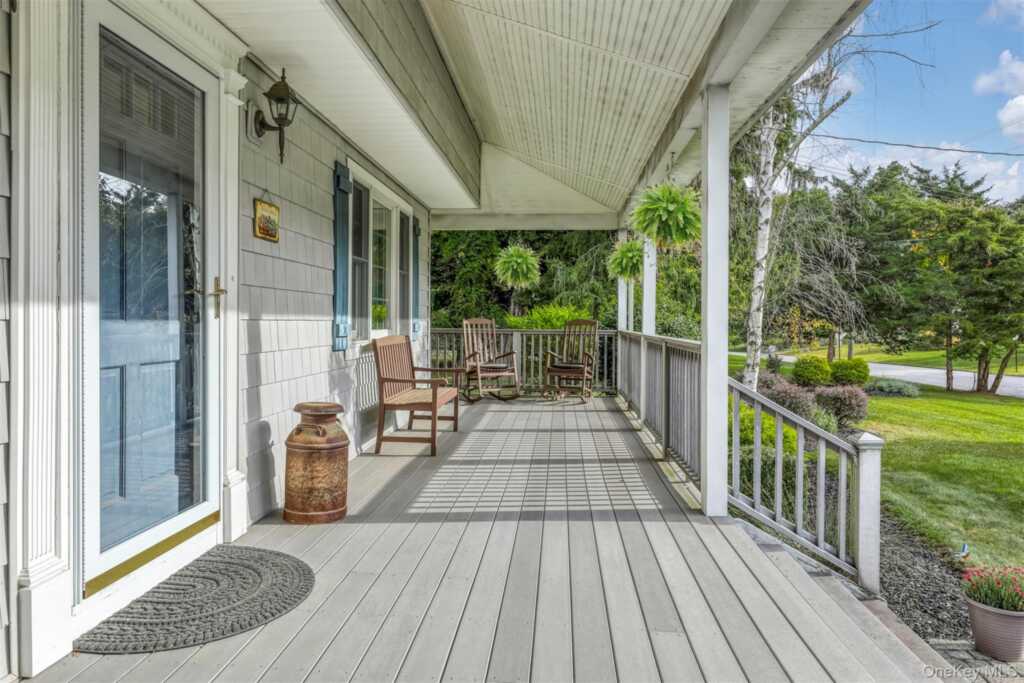 12 Canterbury Lane, Suffern, NY 10901 - Photo 5 of 33