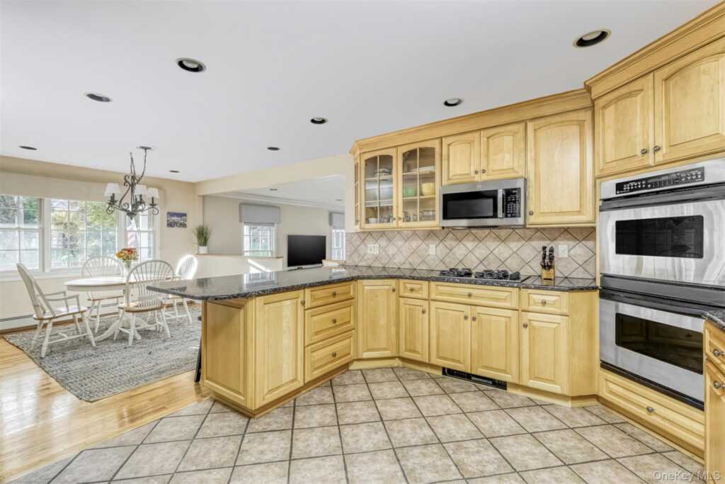 12 Canterbury Lane, Suffern, NY 10901 - Photo 7 of 33