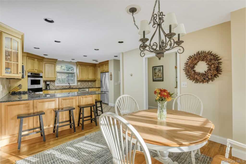 12 Canterbury Lane, Suffern, NY 10901 - Photo 8 of 33