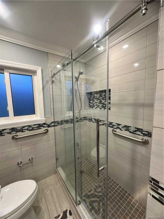 545 Pelham Road, New Rochelle, NY 10805 - Photo 10 of 25