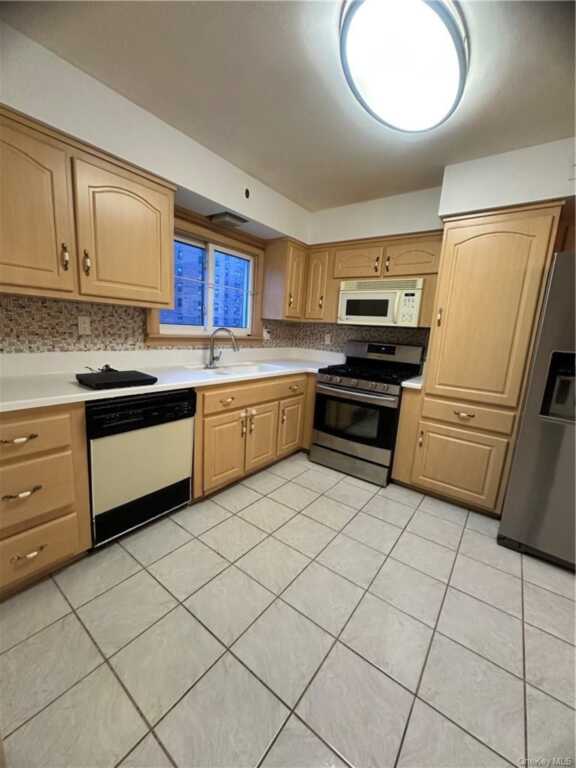 545 Pelham Road, New Rochelle, NY 10805 - Photo 12 of 25