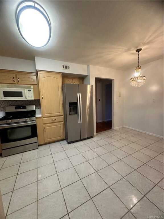 545 Pelham Road, New Rochelle, NY 10805 - Photo 13 of 25