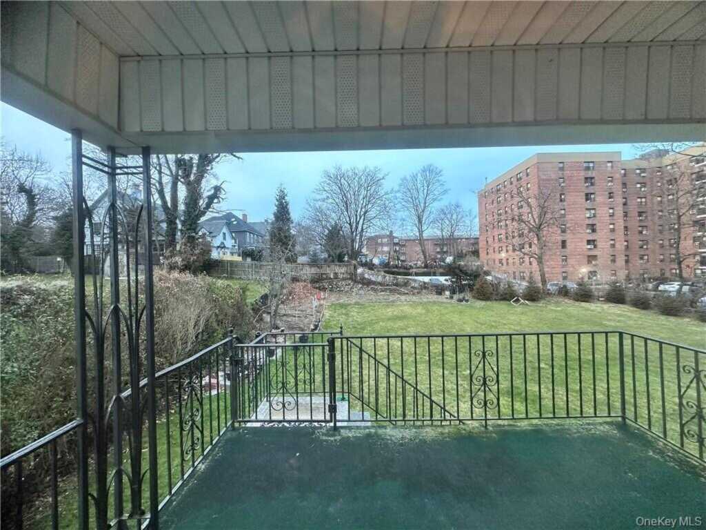 545 Pelham Road, New Rochelle, NY 10805 - Photo 23 of 25