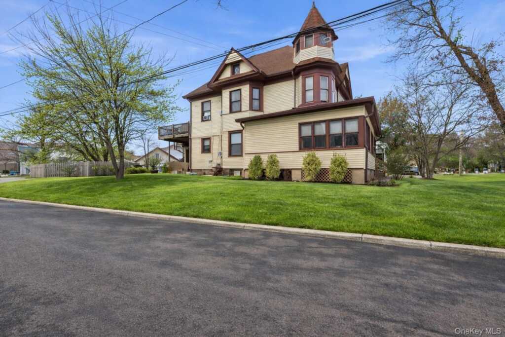 57 Park Avenue, Suffern, NY 10901 - Photo 3 of 26