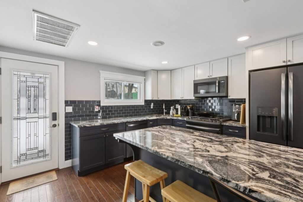 18 Lake Road, Stony Point, NY 10980 - Photo 10 of 18