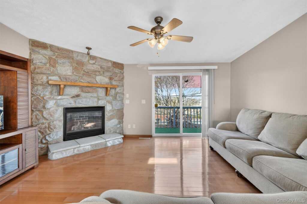 31 Thamsen Drive, Stony Point, NY 10980 - Photo 10 of 36