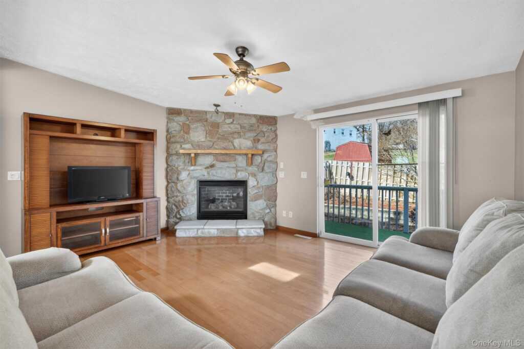 31 Thamsen Drive, Stony Point, NY 10980 - Photo 11 of 36