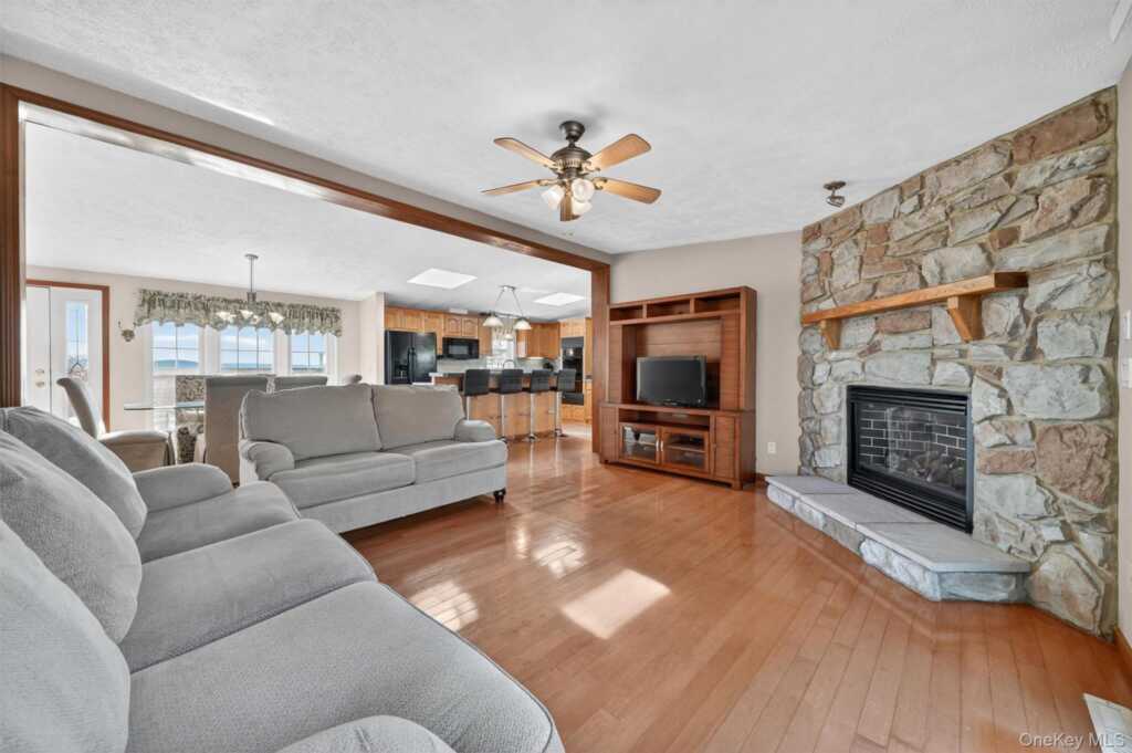 31 Thamsen Drive, Stony Point, NY 10980 - Photo 13 of 36