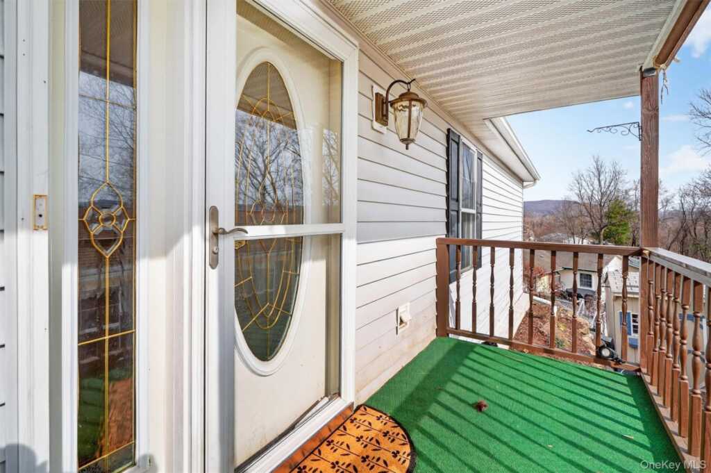 31 Thamsen Drive, Stony Point, NY 10980 - Photo 3 of 36