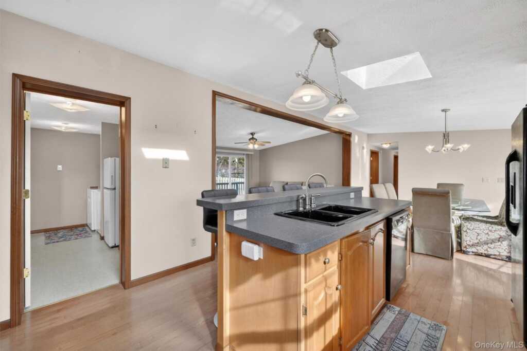 31 Thamsen Drive, Stony Point, NY 10980 - Photo 6 of 36