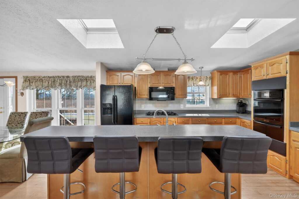 31 Thamsen Drive, Stony Point, NY 10980 - Photo 9 of 36