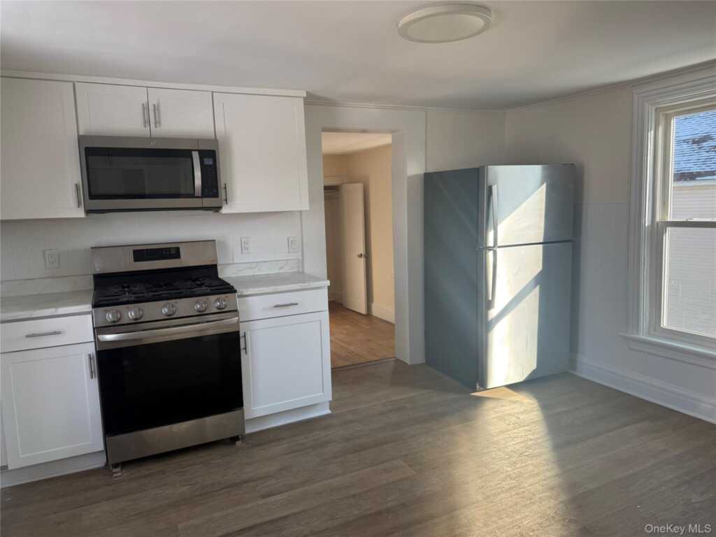 22 Regent Street, Rye, NY 10573 - Photo 2 of 12