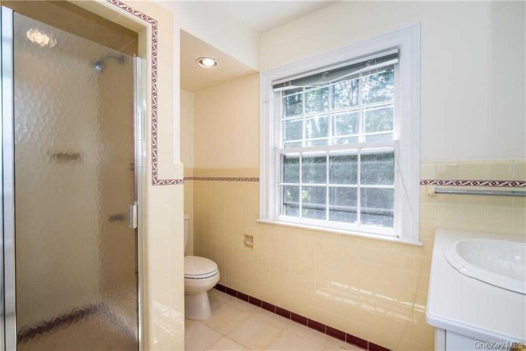 25 Jerome Avenue, New Rochelle, NY 10804 - Photo 11 of 29