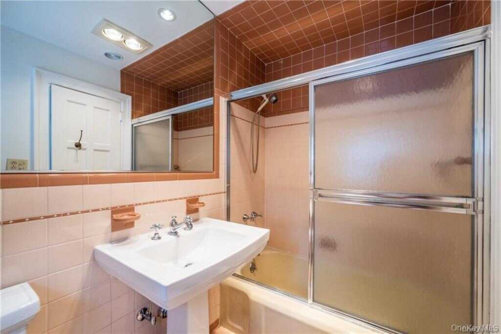 25 Jerome Avenue, New Rochelle, NY 10804 - Photo 17 of 29