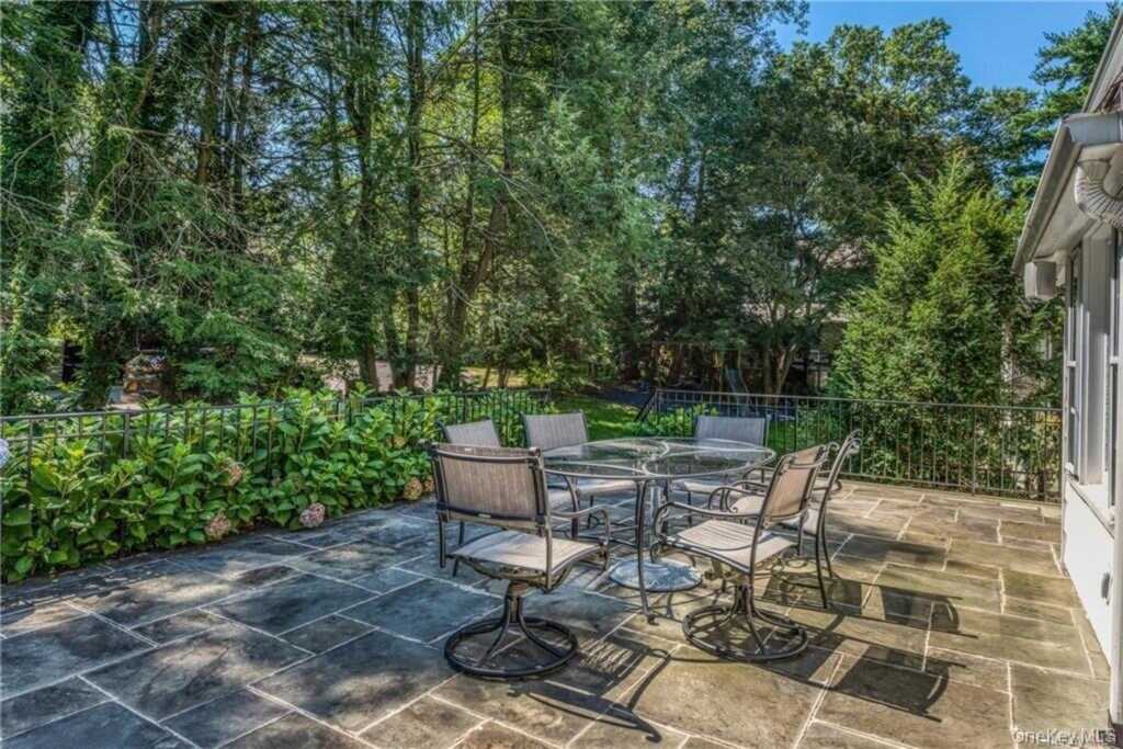 25 Jerome Avenue, New Rochelle, NY 10804 - Photo 22 of 29