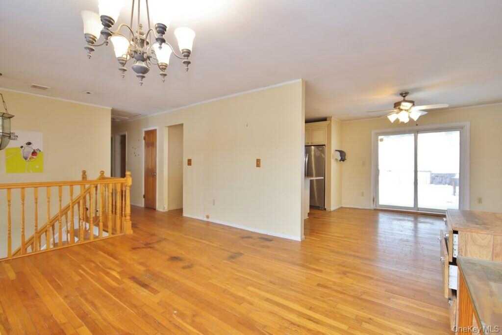 887 Stockton Road, Valley Cottage, NY 10989 - Photo 11 of 34