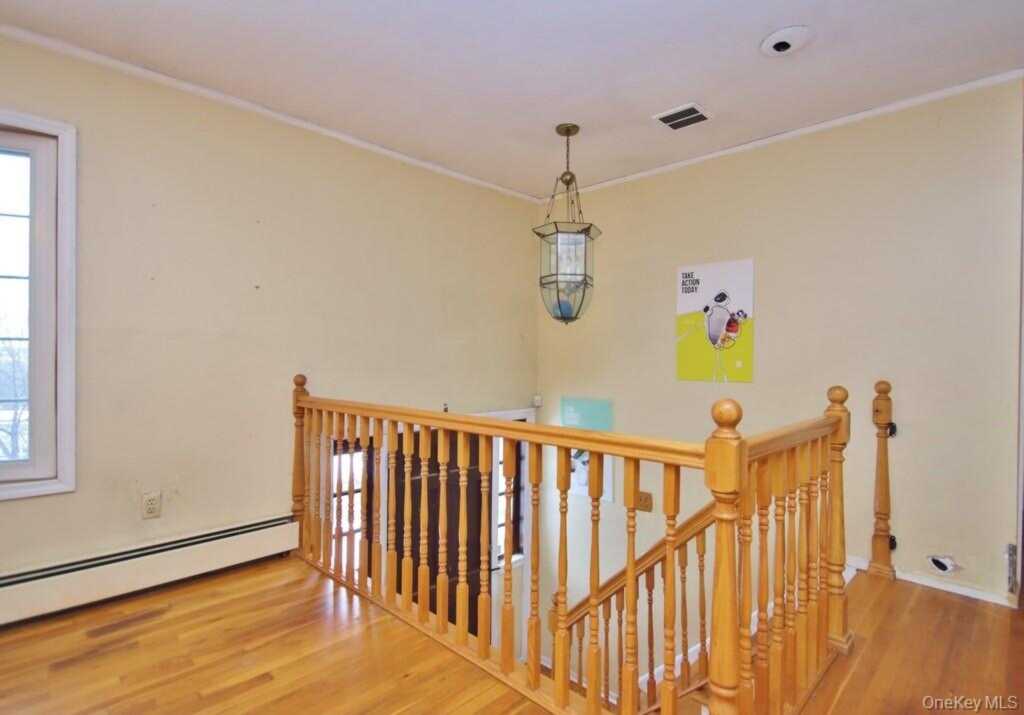 887 Stockton Road, Valley Cottage, NY 10989 - Photo 12 of 34