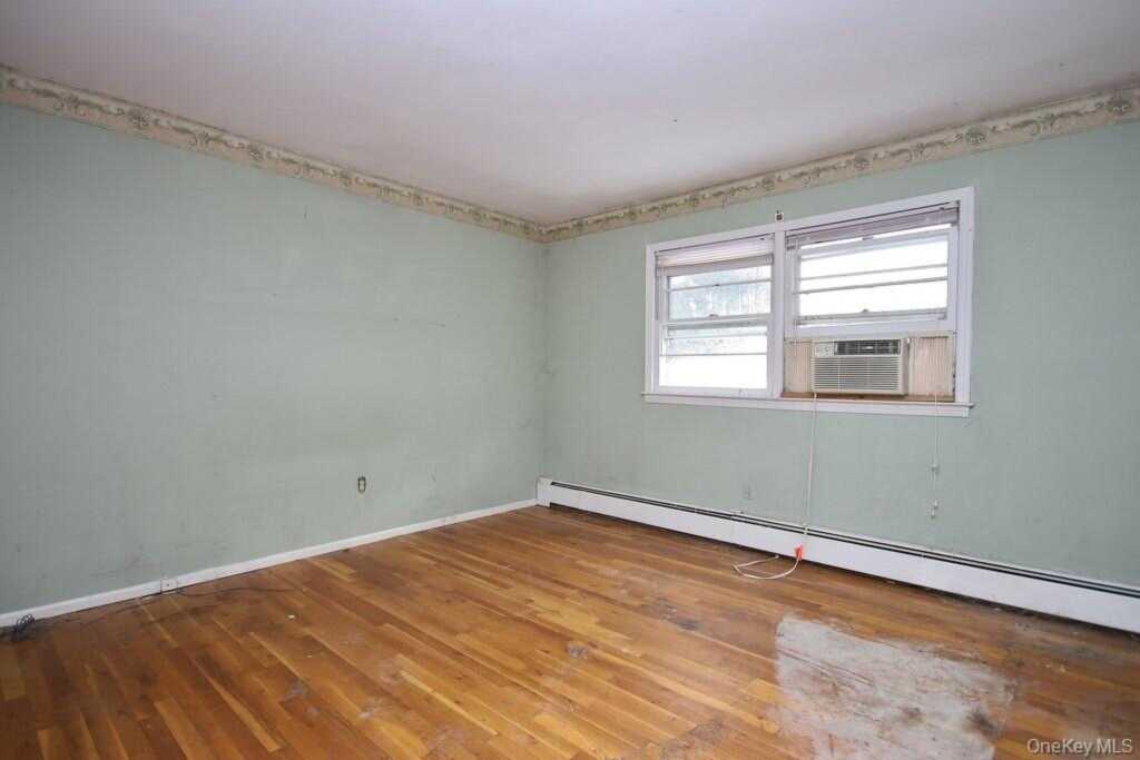 887 Stockton Road, Valley Cottage, NY 10989 - Photo 14 of 34