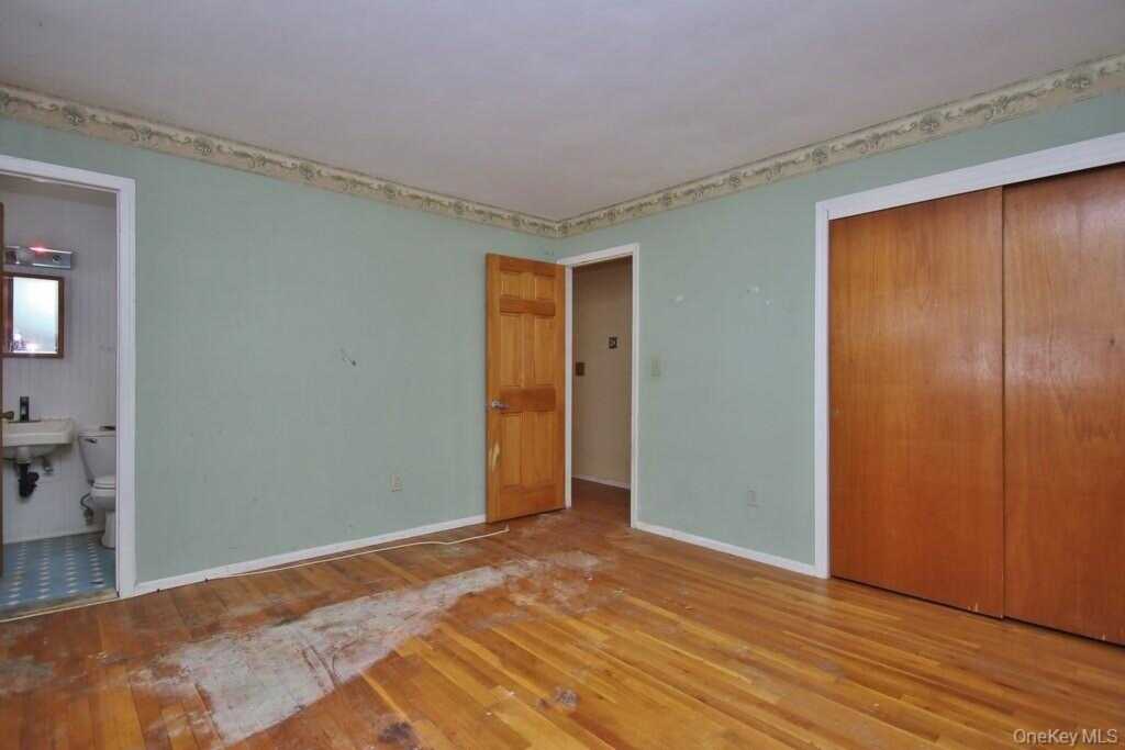 887 Stockton Road, Valley Cottage, NY 10989 - Photo 15 of 34