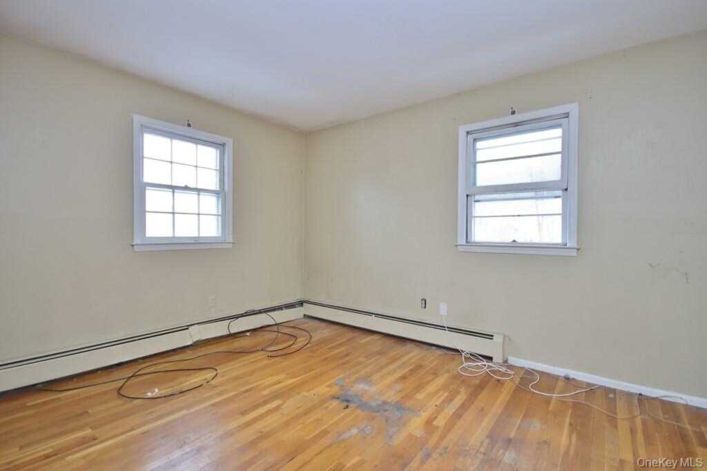 887 Stockton Road, Valley Cottage, NY 10989 - Photo 16 of 34