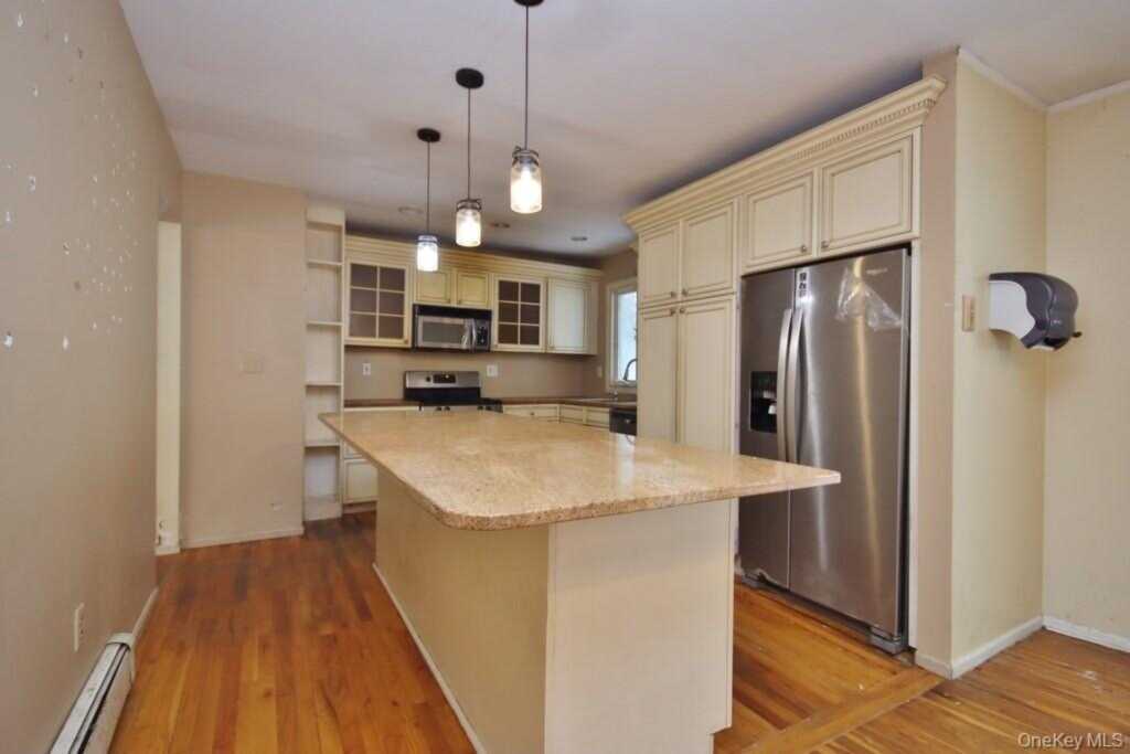 887 Stockton Road, Valley Cottage, NY 10989 - Photo 2 of 34