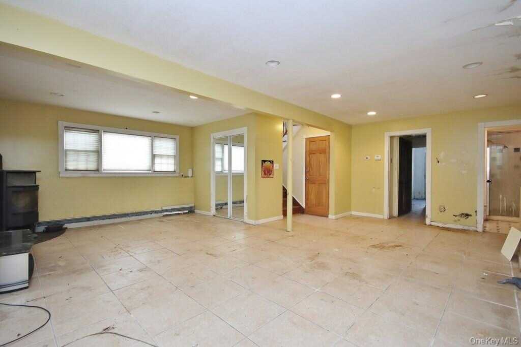 887 Stockton Road, Valley Cottage, NY 10989 - Photo 22 of 34