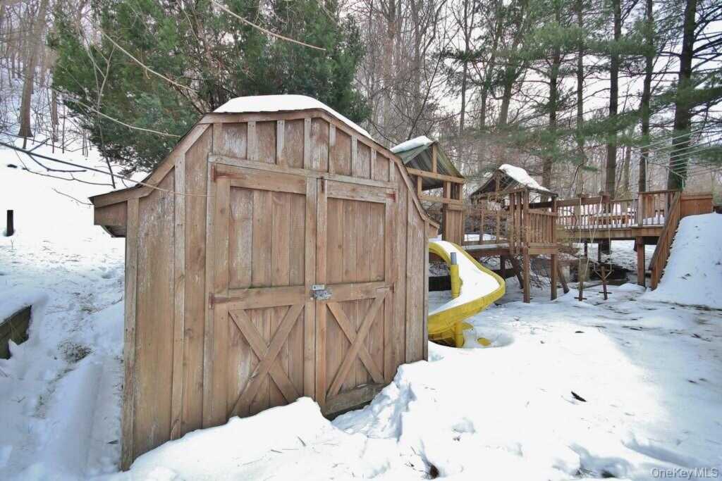 887 Stockton Road, Valley Cottage, NY 10989 - Photo 26 of 34