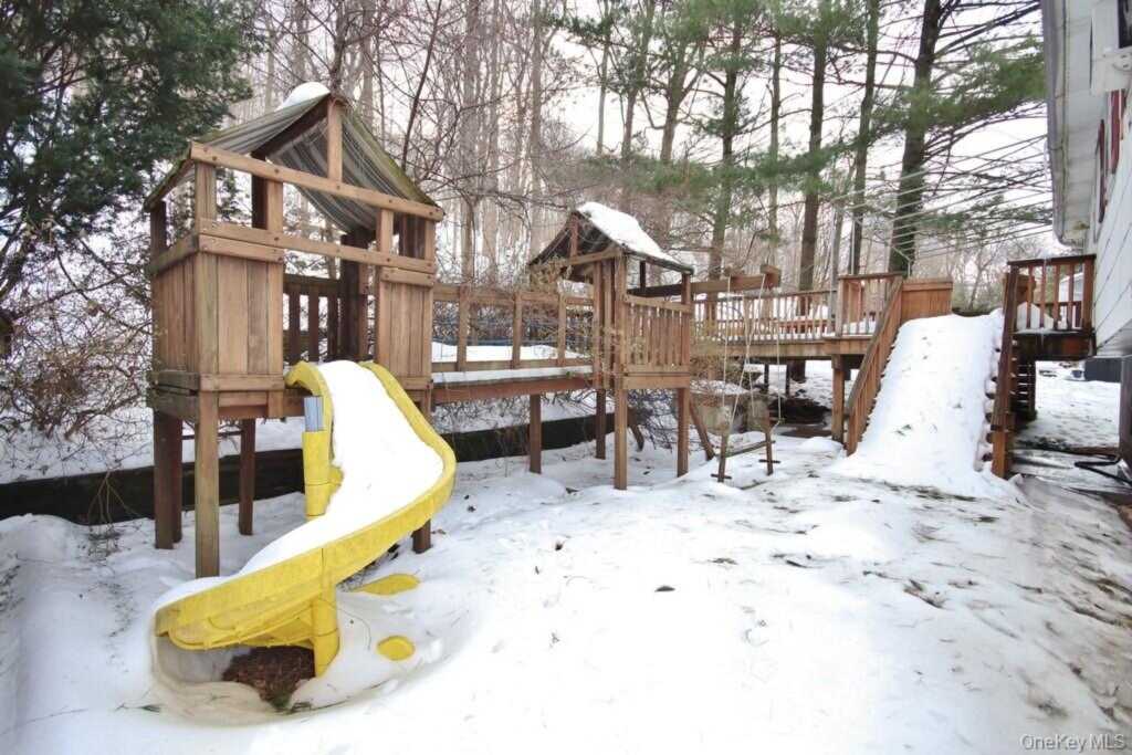 887 Stockton Road, Valley Cottage, NY 10989 - Photo 27 of 34