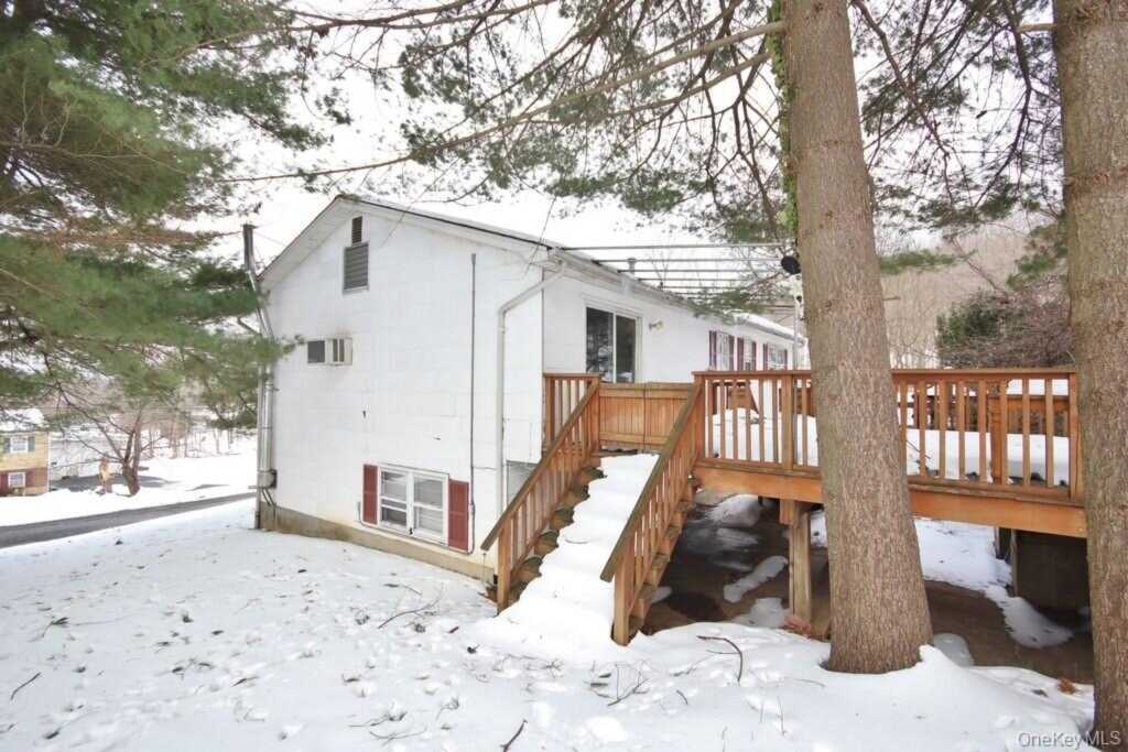 887 Stockton Road, Valley Cottage, NY 10989 - Photo 33 of 34