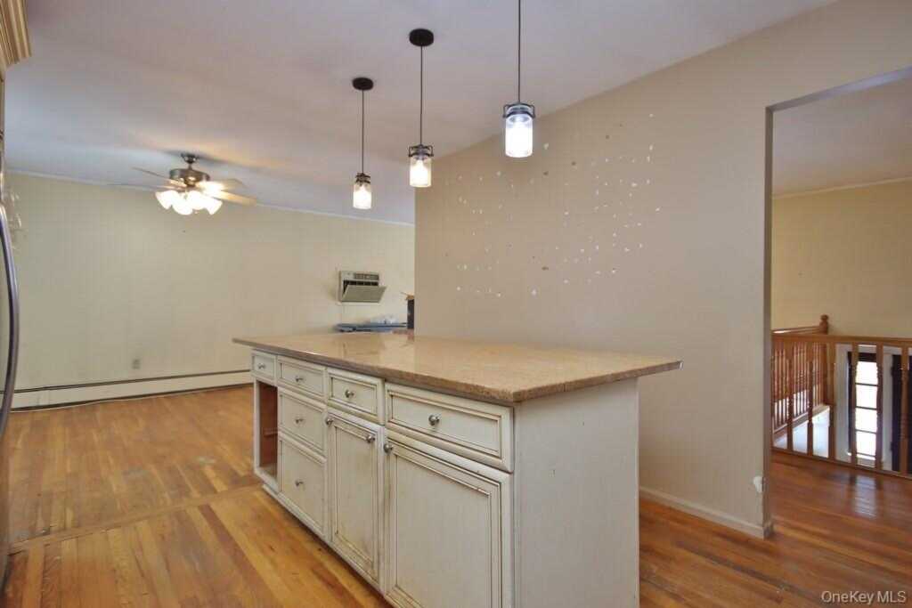 887 Stockton Road, Valley Cottage, NY 10989 - Photo 5 of 34