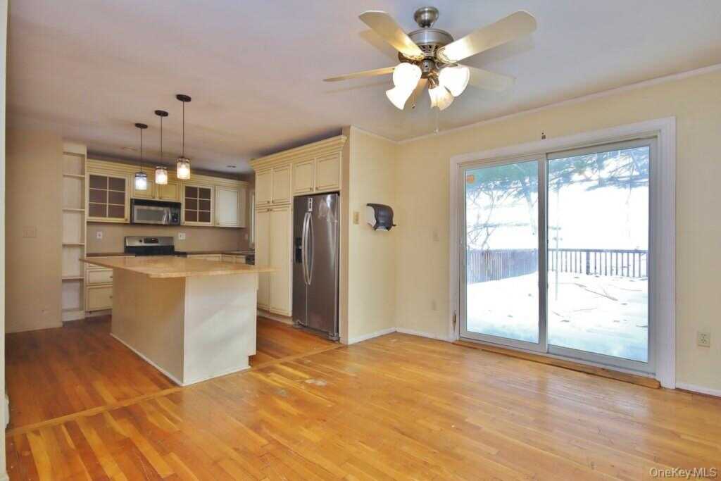 887 Stockton Road, Valley Cottage, NY 10989 - Photo 6 of 34