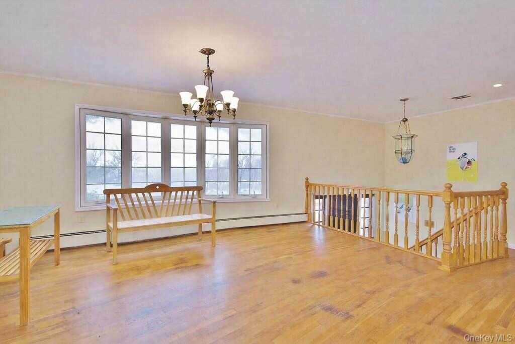 887 Stockton Road, Valley Cottage, NY 10989 - Photo 8 of 34