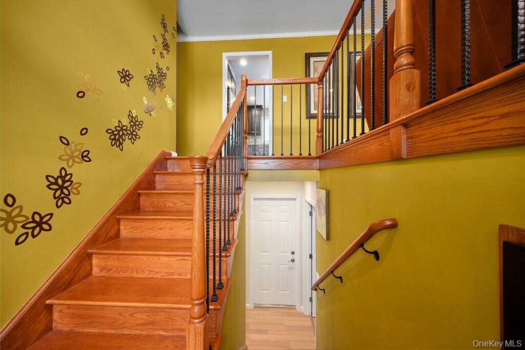 124 Braunsdorf Road, Pearl River, NY 10965 - Photo 10 of 35