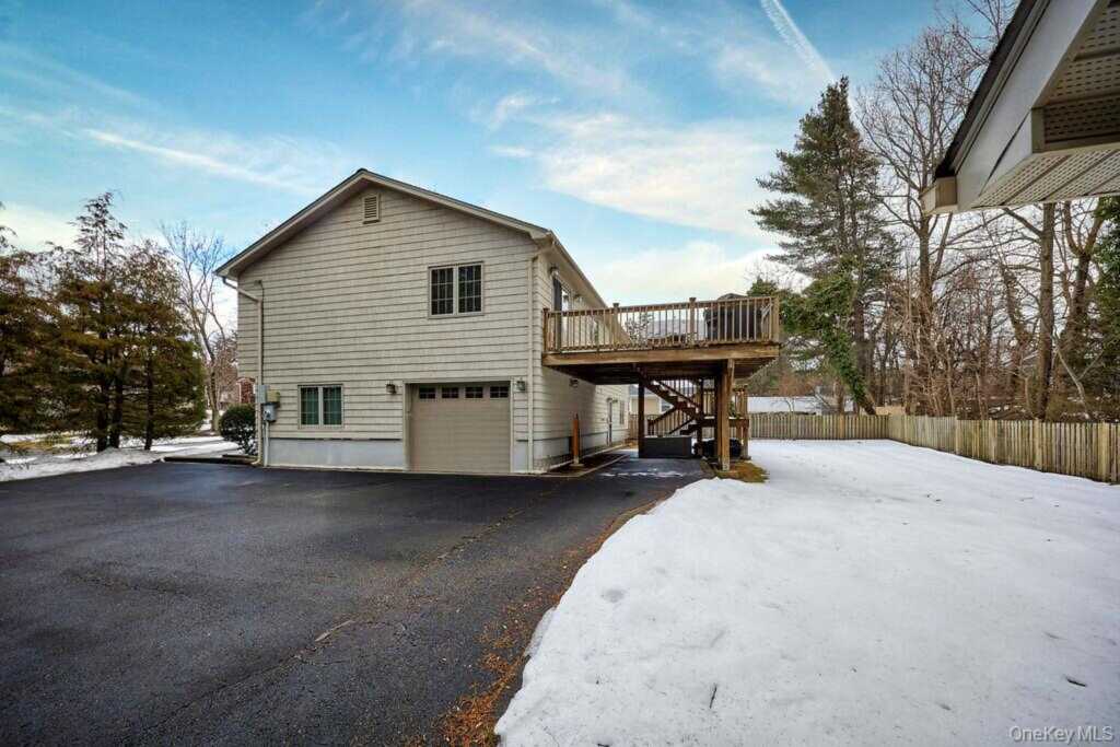 124 Braunsdorf Road, Pearl River, NY 10965 - Photo 5 of 35