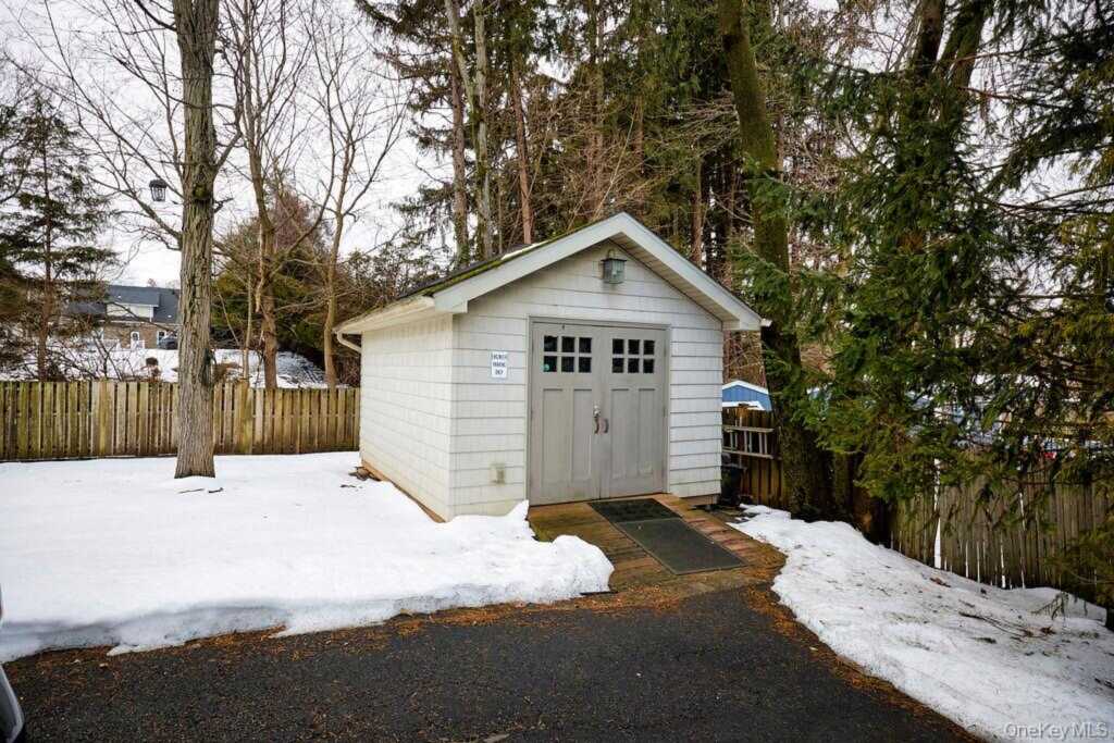 124 Braunsdorf Road, Pearl River, NY 10965 - Photo 7 of 35