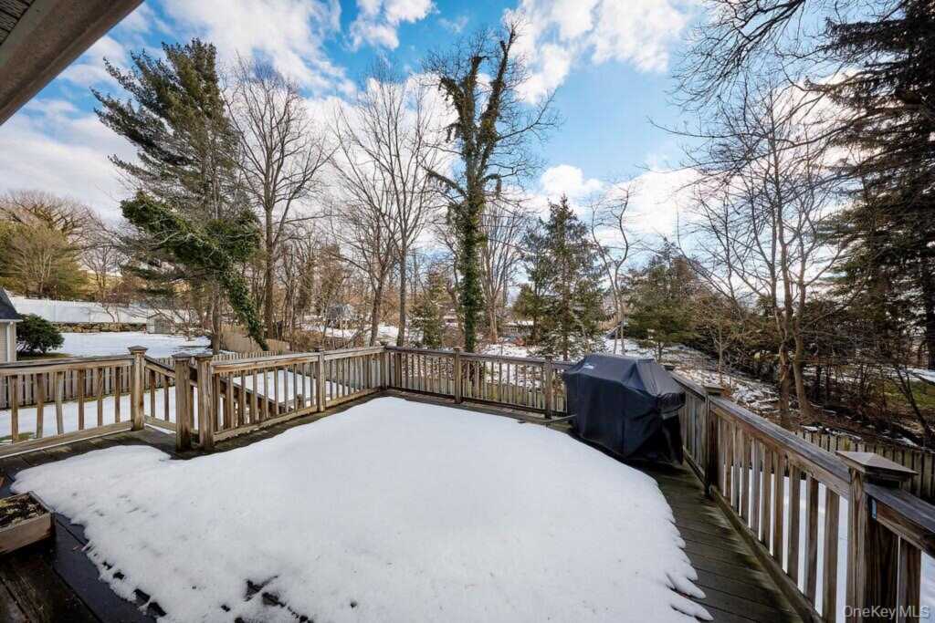 124 Braunsdorf Road, Pearl River, NY 10965 - Photo 8 of 35