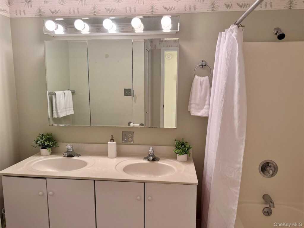 20 Rose Street, White Plains, NY 10605 - Photo 12 of 25