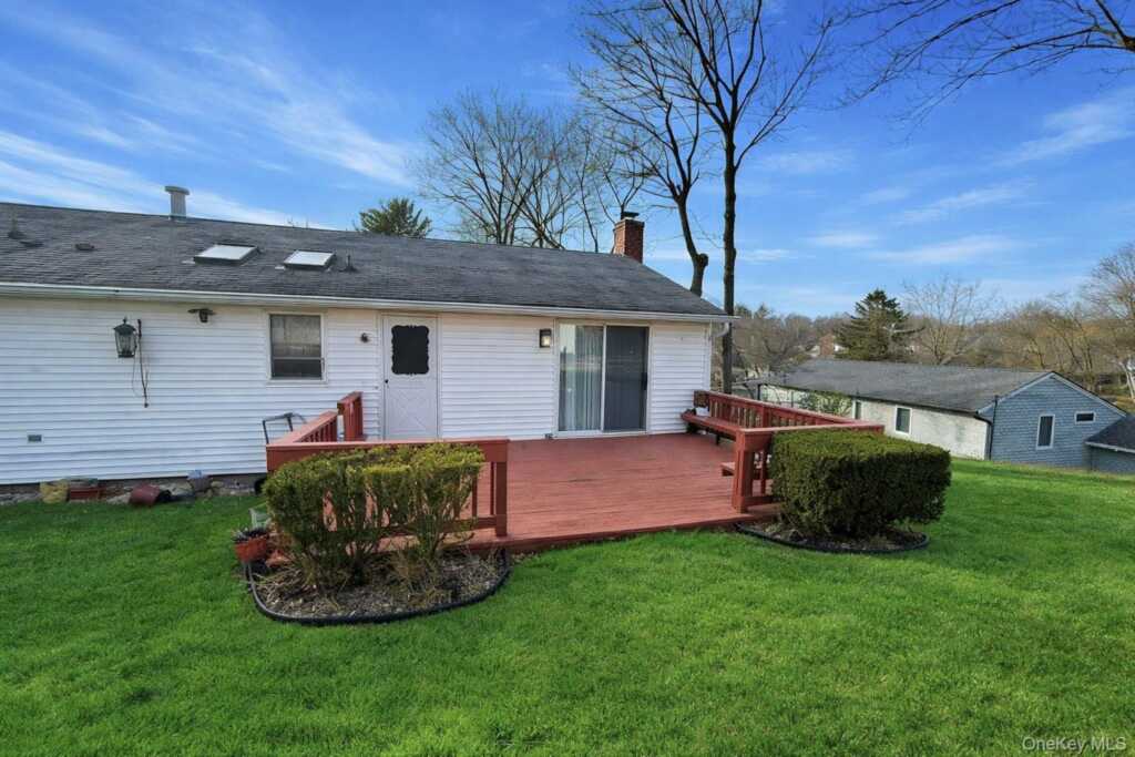 20 Rose Street, White Plains, NY 10605 - Photo 2 of 25