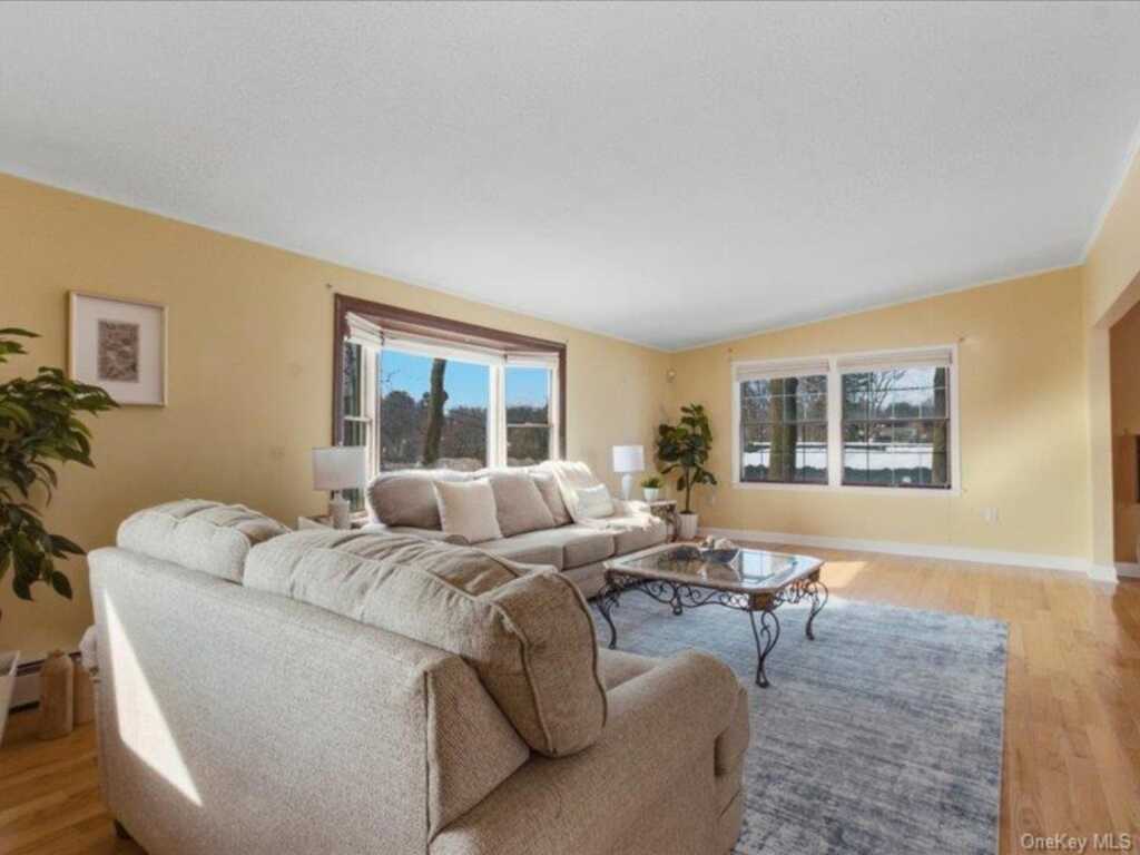 20 Rose Street, White Plains, NY 10605 - Photo 6 of 25