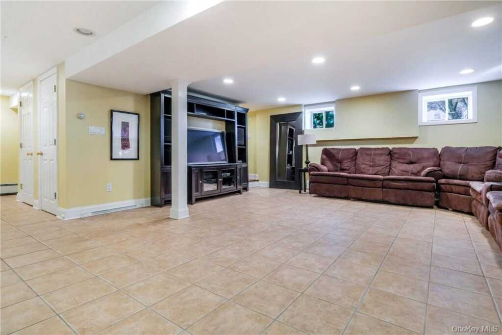 111 Frank Avenue, Rye, NY 10543 - Photo 12 of 22