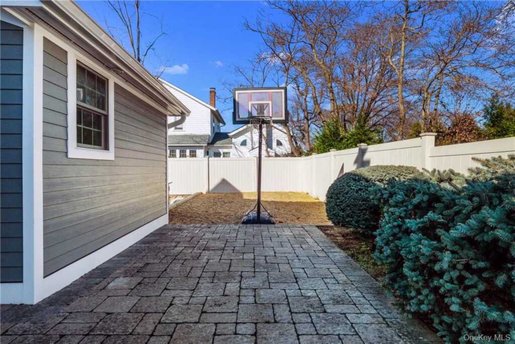 111 Frank Avenue, Rye, NY 10543 - Photo 18 of 22