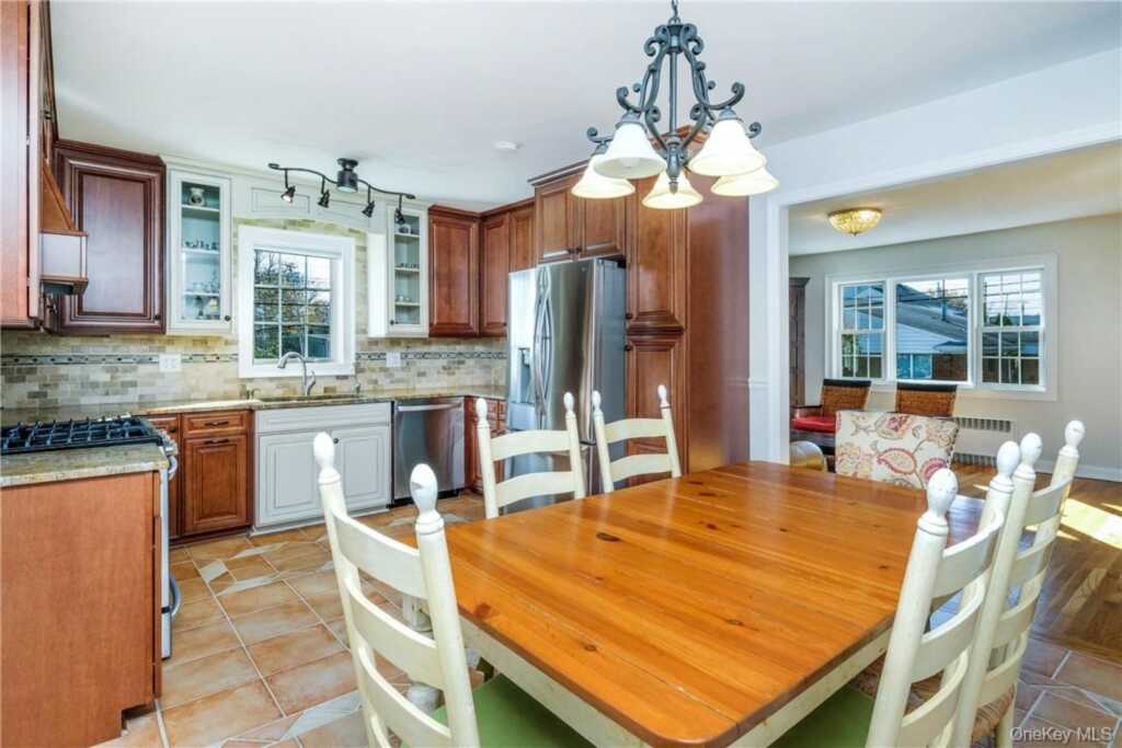 111 Frank Avenue, Rye, NY 10543 - Photo 4 of 22