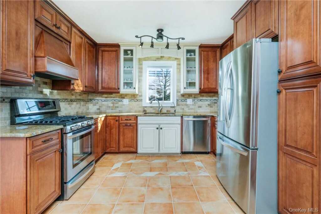 111 Frank Avenue, Rye, NY 10543 - Photo 6 of 22