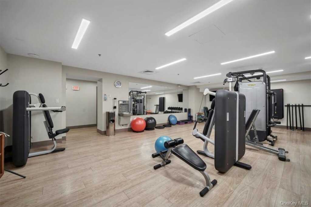 1 Renaissance Square, Unit #9D, White Plains, NY 10601 - Photo 12 of 17
