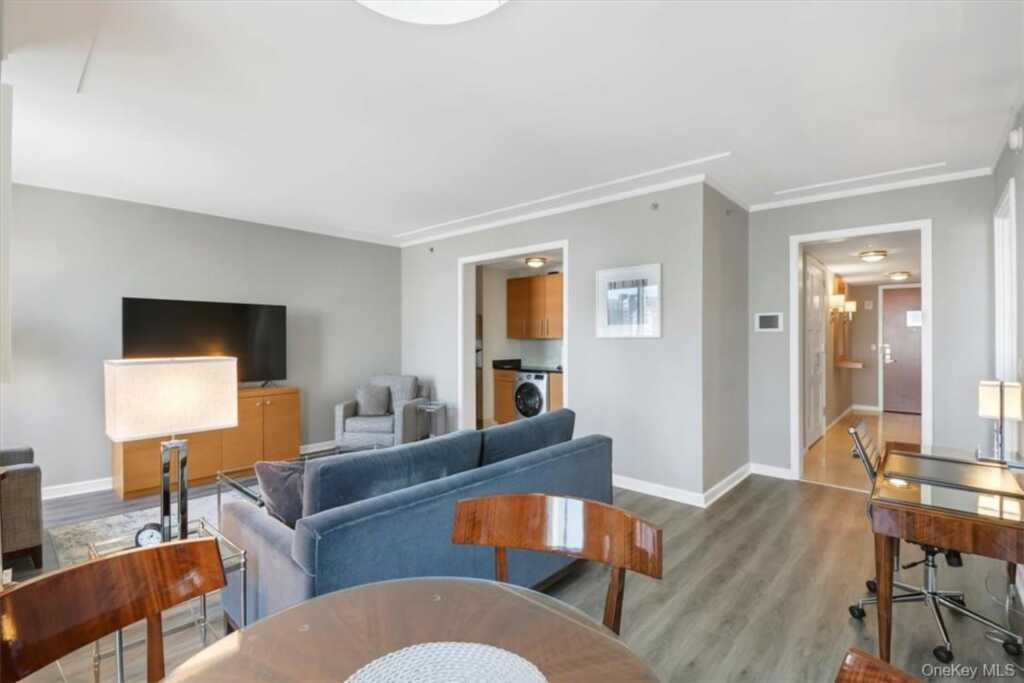 1 Renaissance Square, Unit #9D, White Plains, NY 10601 - Photo 2 of 17