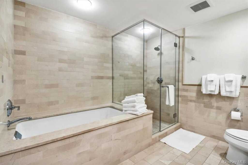 1 Renaissance Square, Unit #7B, White Plains, NY 10601 - Photo 10 of 10