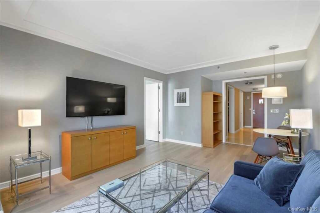 1 Renaissance Square, Unit #7B, White Plains, NY 10601 - Photo 2 of 10