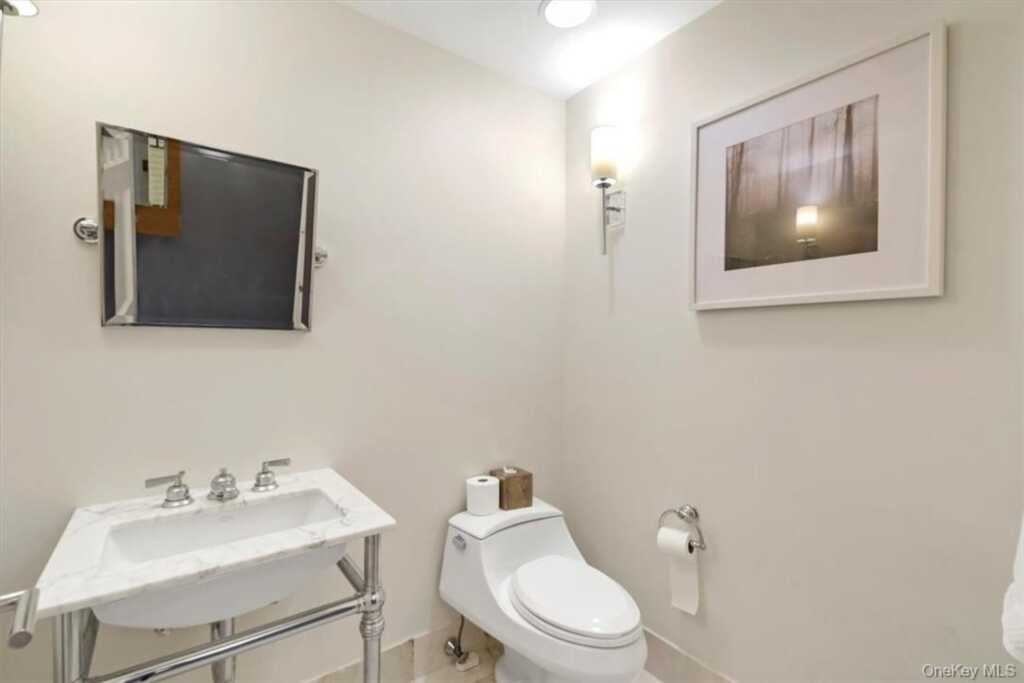 1 Renaissance Square, Unit #7B, White Plains, NY 10601 - Photo 5 of 10