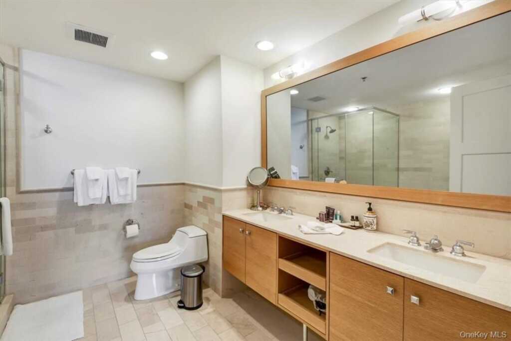 1 Renaissance Square, Unit #7B, White Plains, NY 10601 - Photo 9 of 10