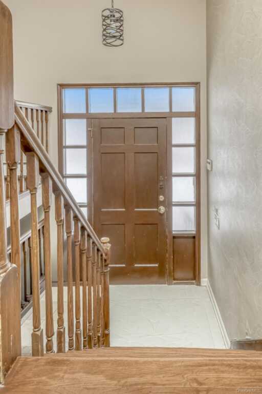 23 Scenic Drive, Suffern, NY 10901 - Photo 3 of 30